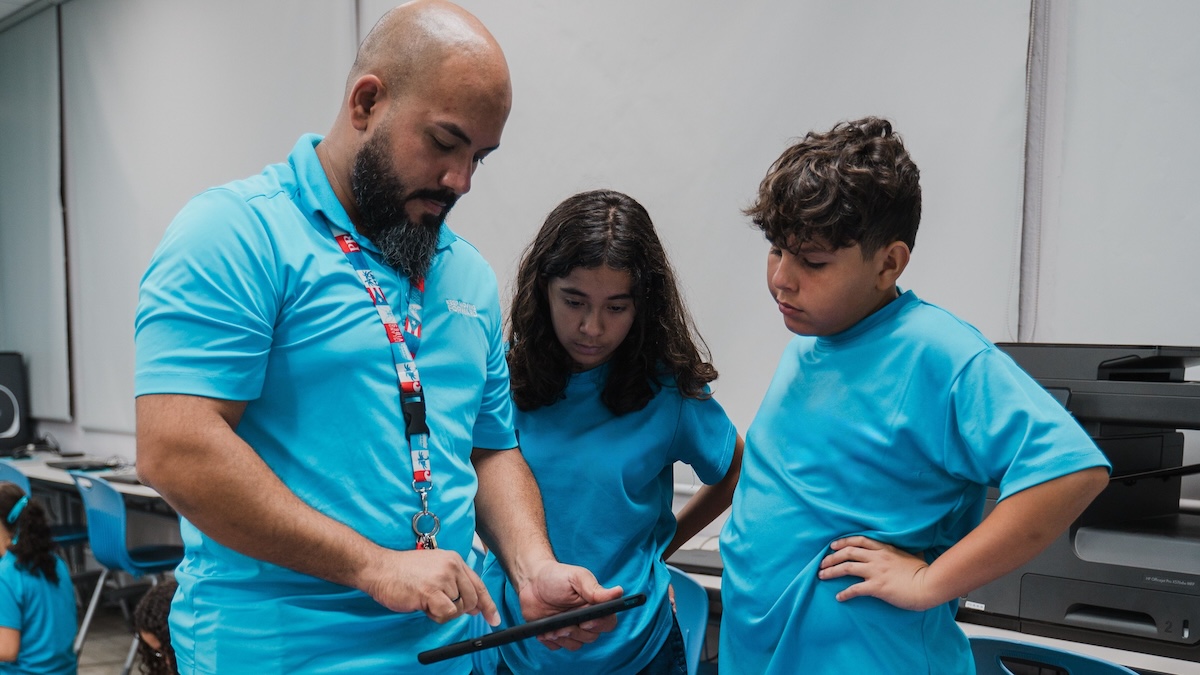 Asistencia tecnológica: Puente hacia una educación equitativa y accesible